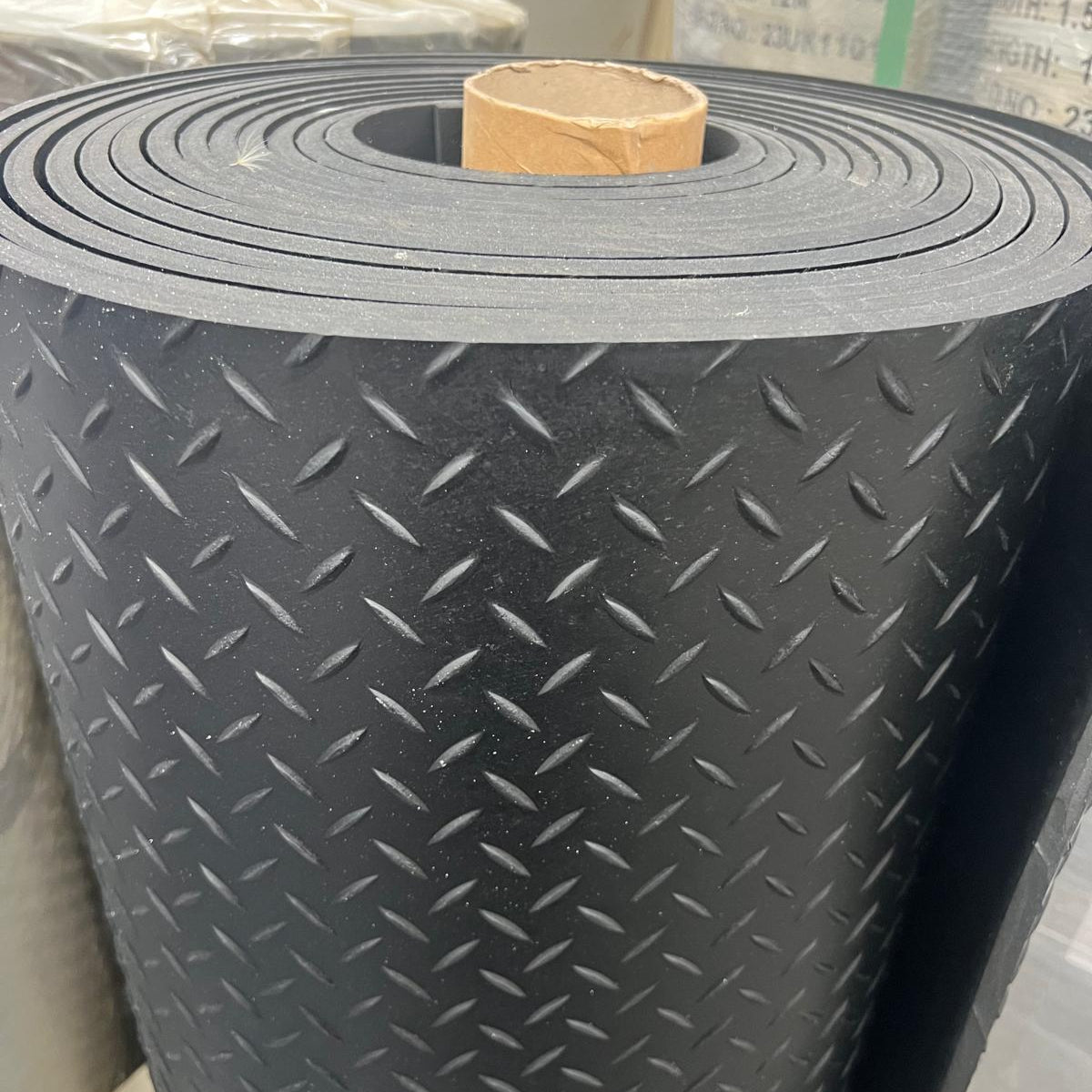 Rubber Flooring Checker Pattern Anti-Slip Extra Thick Shock Absorbing Matting (8mm Thick)